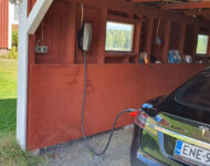 Tesla latauksessa 2