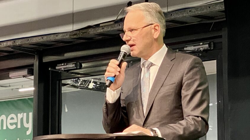 0A955072-DFFC-40E8-A4BE-E4144061B513