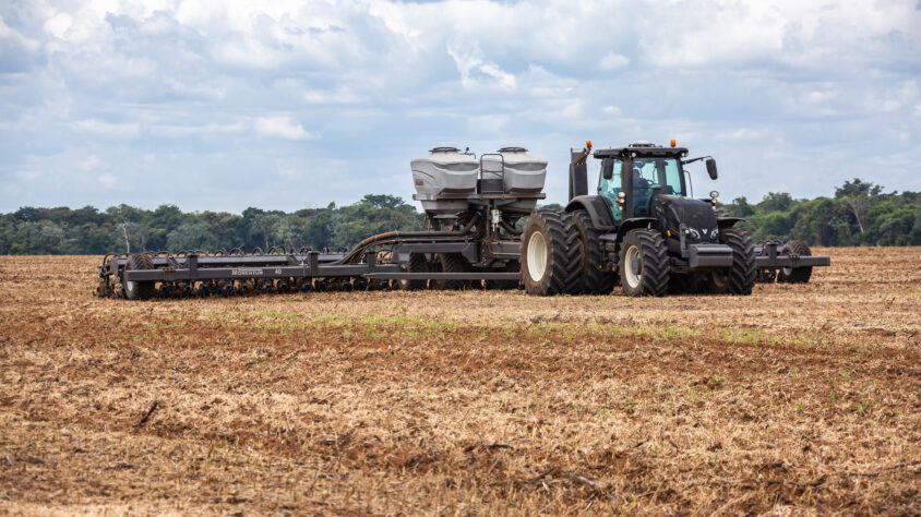 Valtra_SECTION CONTROL 96 WITH MULTIBOOM_2