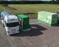 Maitoauto tankilla ilmakuva (2)