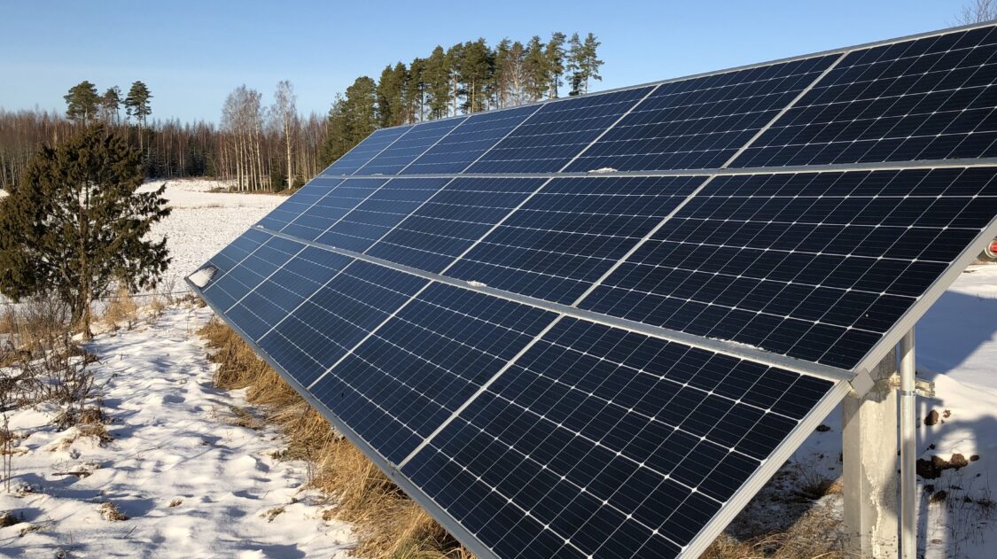 aurinkosähköjärjestelmä maatilalla