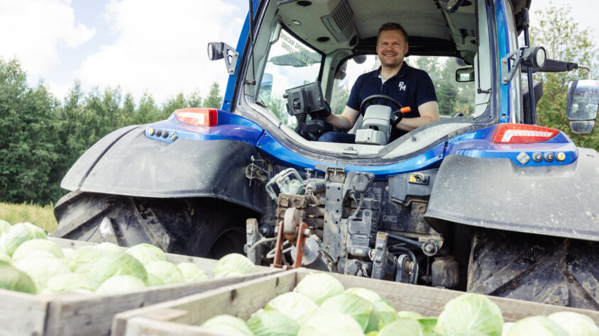 Kalliolan luomutilan isäntä Antti Vauhkonen. Kuvan copyright: Maatilan Pellervo Pihla Liukkonen Kontrastia Oy